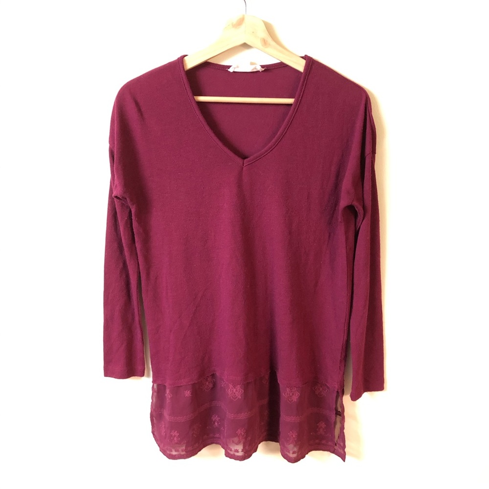 Cloud chaser small v-neck knit lace blend top